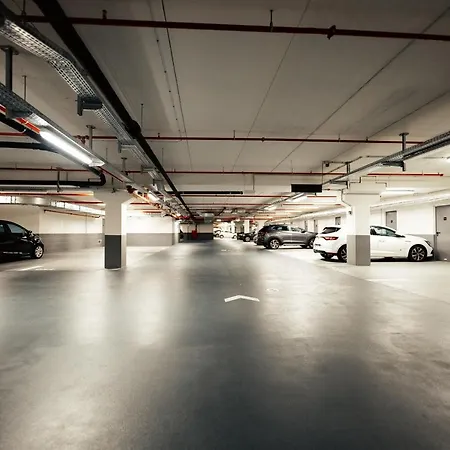 Luxury 1 Bedroom Apt W Spa, Fitness & Swimming Pool - Zenith Towers 룩셈부르크