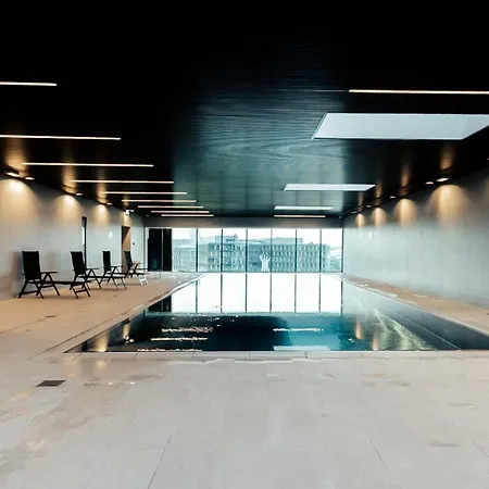 Luxury 1 Bedroom Apt W Spa, Fitness & Swimming Pool - Zenith Towers *