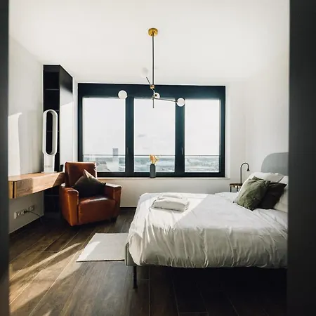Luxury 1 Bedroom Apt W Spa, Fitness & Swimming Pool - Zenith Towers