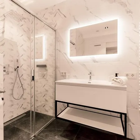 Luxury 1 Bedroom Apt W Spa, Fitness & Swimming Pool - Zenith Towers Apartment Luxembourg