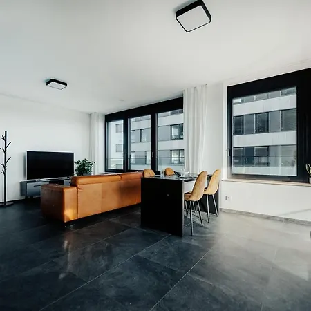 Apartment Luxury 1 Bedroom Apt W Spa, Fitness & Swimming Pool - Zenith Towers