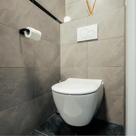 Luxury 1 Bedroom Apt W Spa, Fitness & Swimming Pool - Zenith Towers Luxembourg