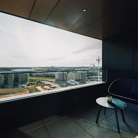 Luxury 1 Bedroom Apt W Spa, Fitness & Swimming Pool - Zenith Towers *